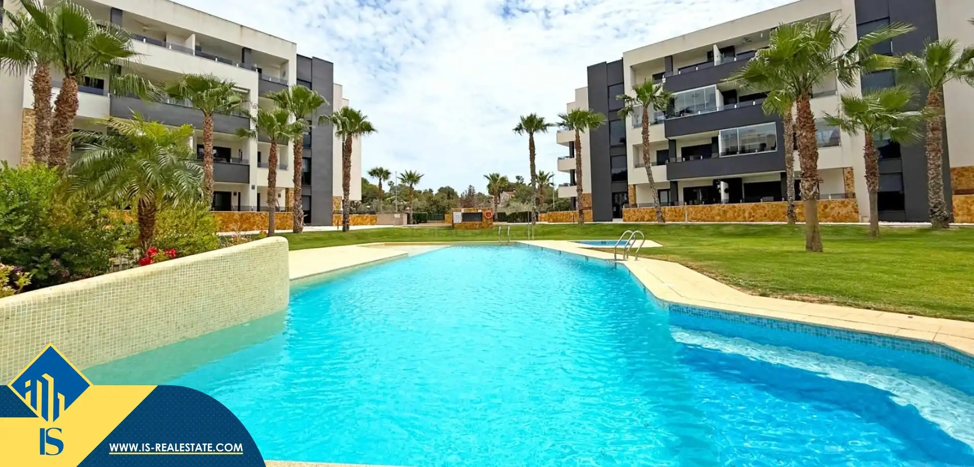 Swimming pool of Flat for sale in Orihuela  with Terrace, Storage room and Furnished