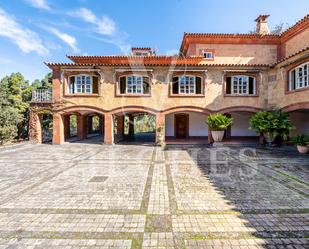 Vista exterior de Casa o xalet en venda en Santa Brígida amb Calefacció, Jardí privat i Parquet