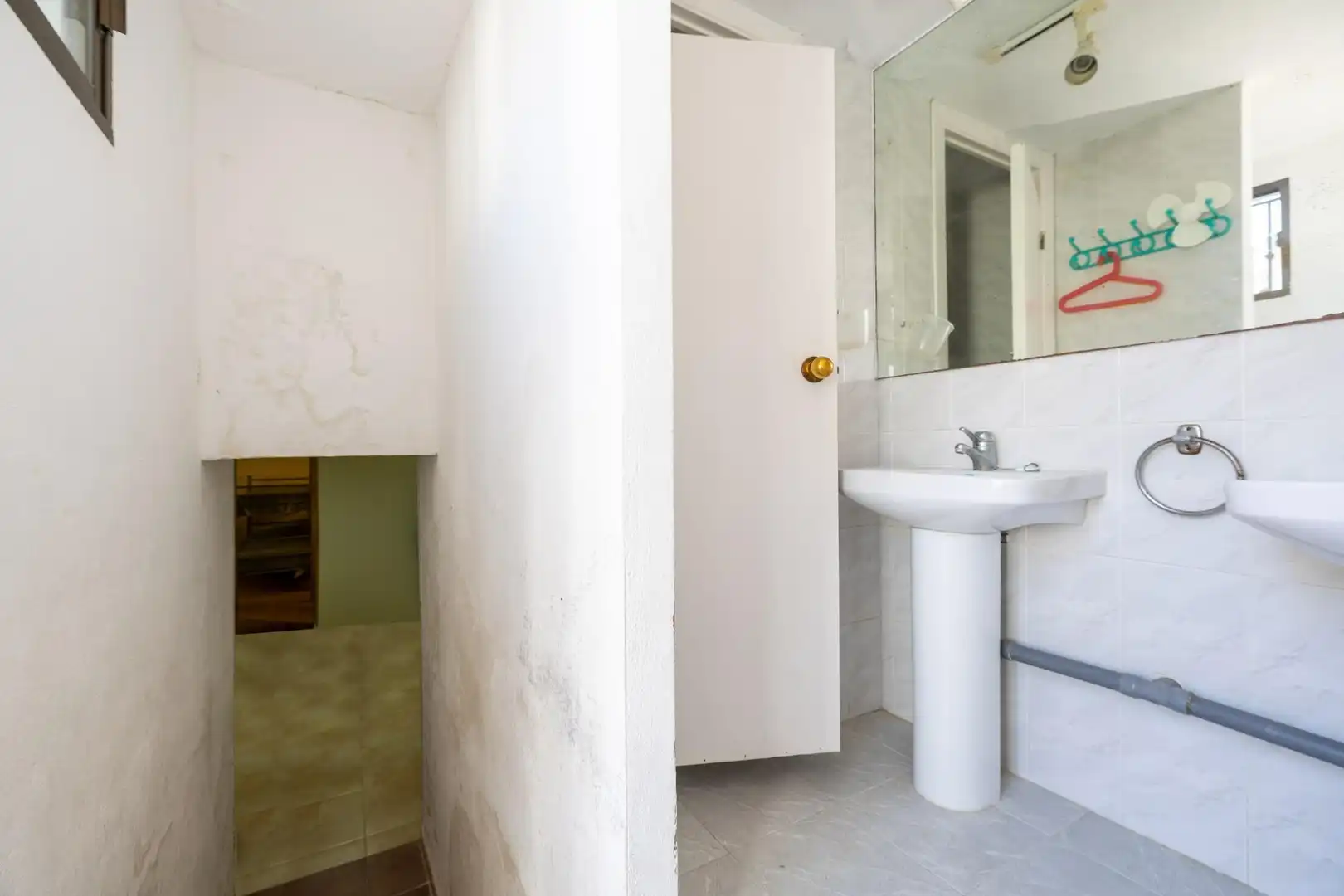 Badezimmer von Einfamilien-Reihenhaus zum Verkauf in Motril mit Klimaanlage, Möbliert und Balkon