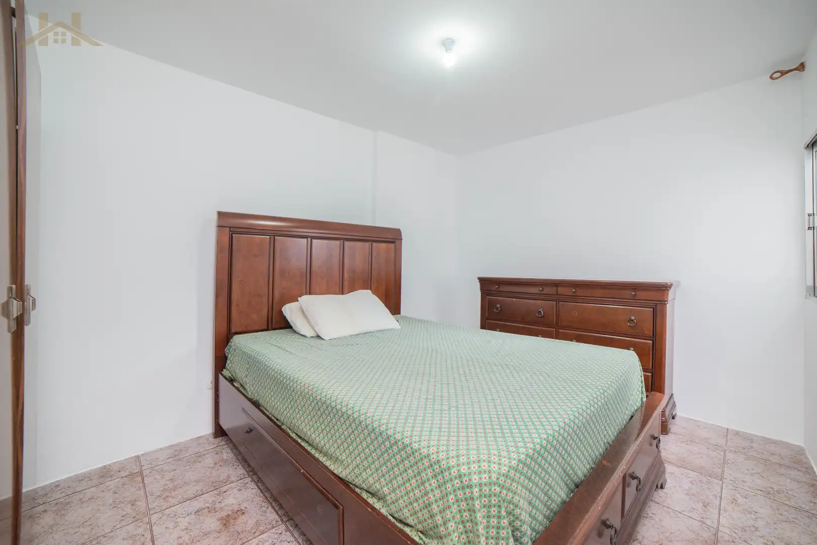 Dormitori de Casa o xalet en venda en Yeles amb Calefacció, Jardí privat i Terrassa