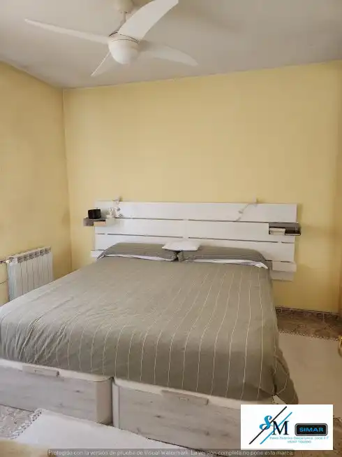 Habitación de Casa adosada en venta en Numancia de la Sagra con Aire acondicionado, Calefacción y Jardín privado