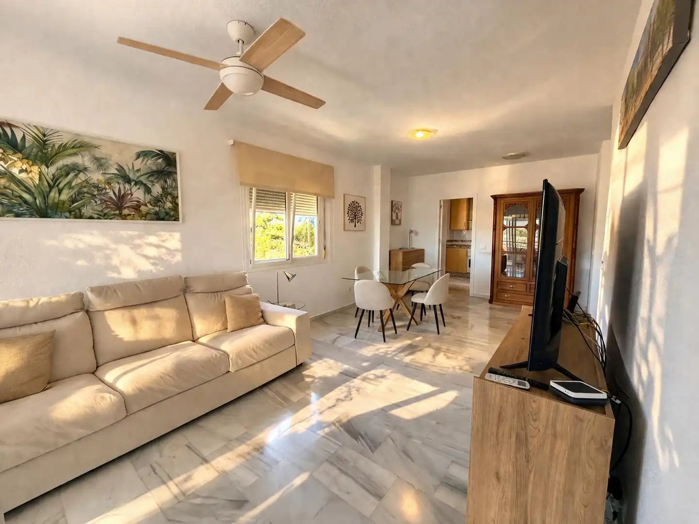Sala de estar de Piso en venta en Fuengirola con Aire acondicionado, Terraza y Piscina comunitaria