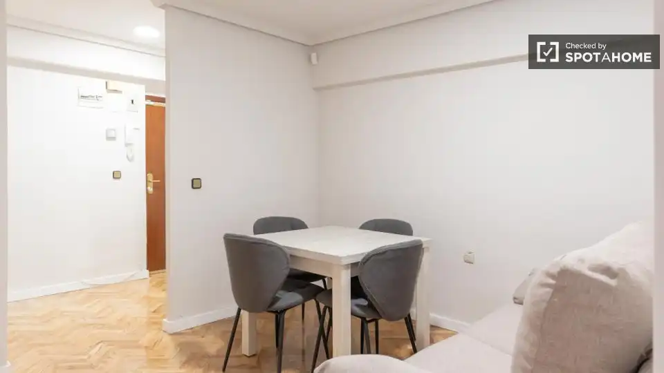 Dining room of Flat for rent in Madrid  with Air Conditioner, Heating and Furnished