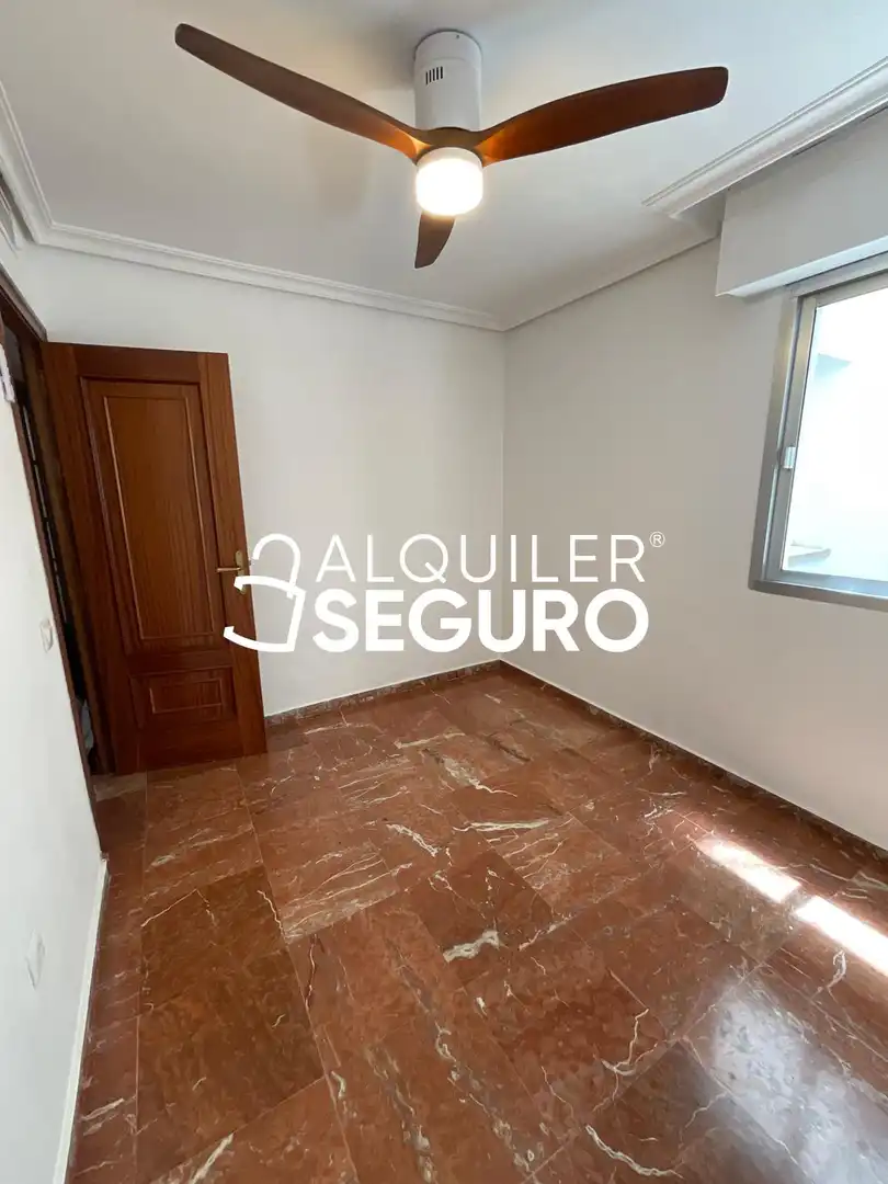 Dormitori de Pis de lloguer en Sevilla amb Aire condicionat i Terrassa