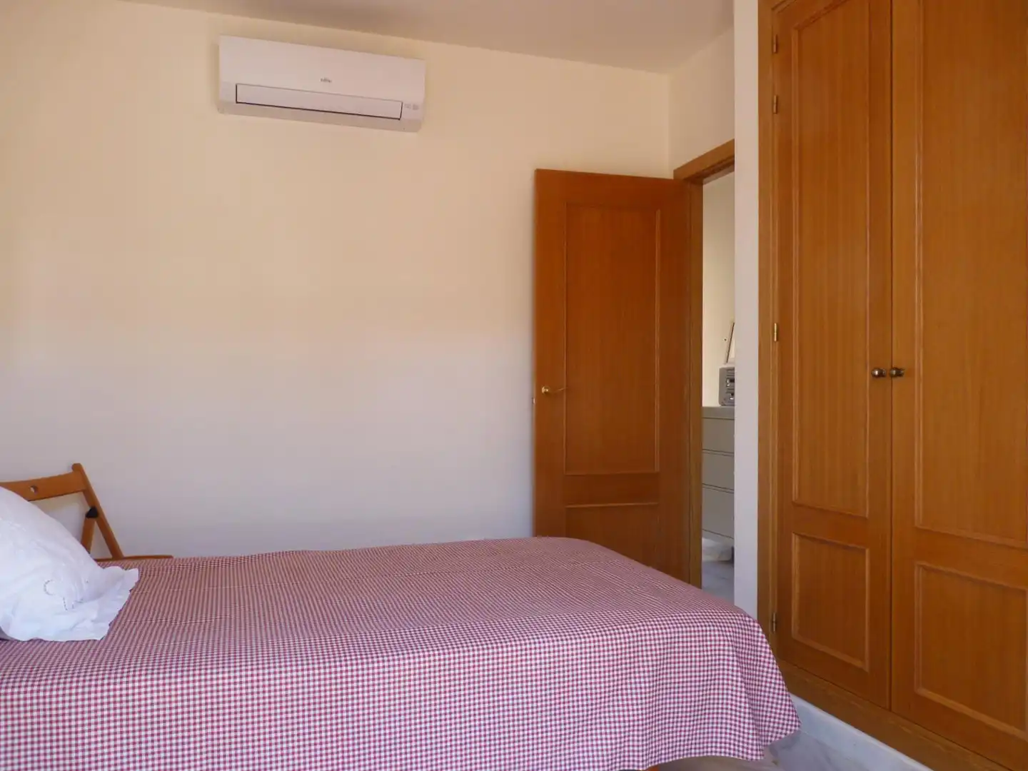 Schlafzimmer von Maisonette zum Verkauf in Vélez-Málaga mit Klimaanlage, Heizung und Privatgarten