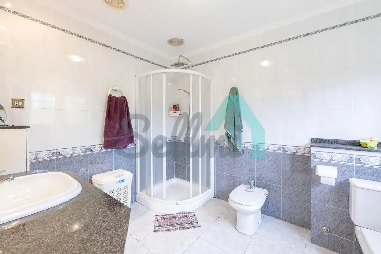 Baño de Casa adosada en venta en El Franco  con Calefacción, Jardín privado y Parquet