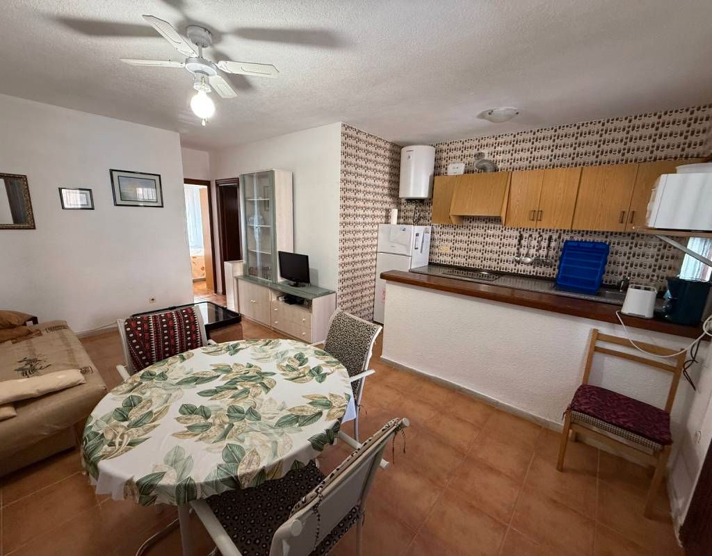 Cuina de Apartament en venda en Torrevieja amb Terrassa, Moblat i Forn