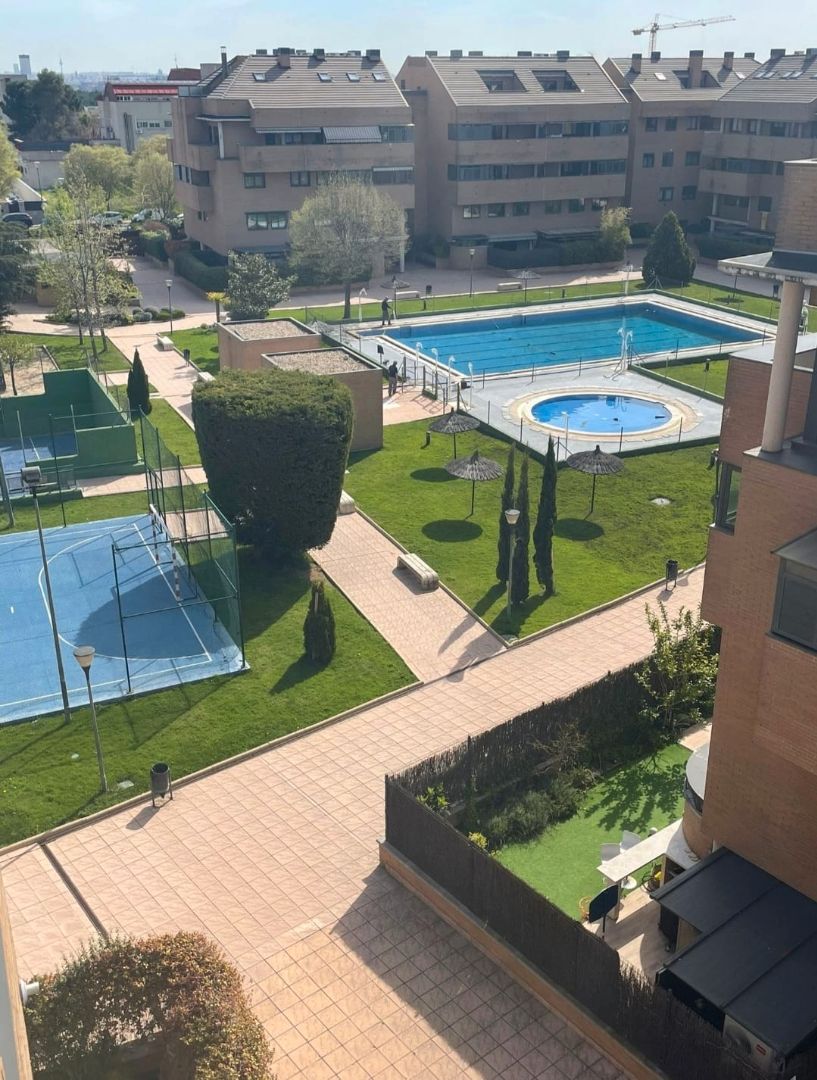 Piscina de Dúplex en venda en Pozuelo de Alarcón amb Aire condicionat, Calefacció i Parquet