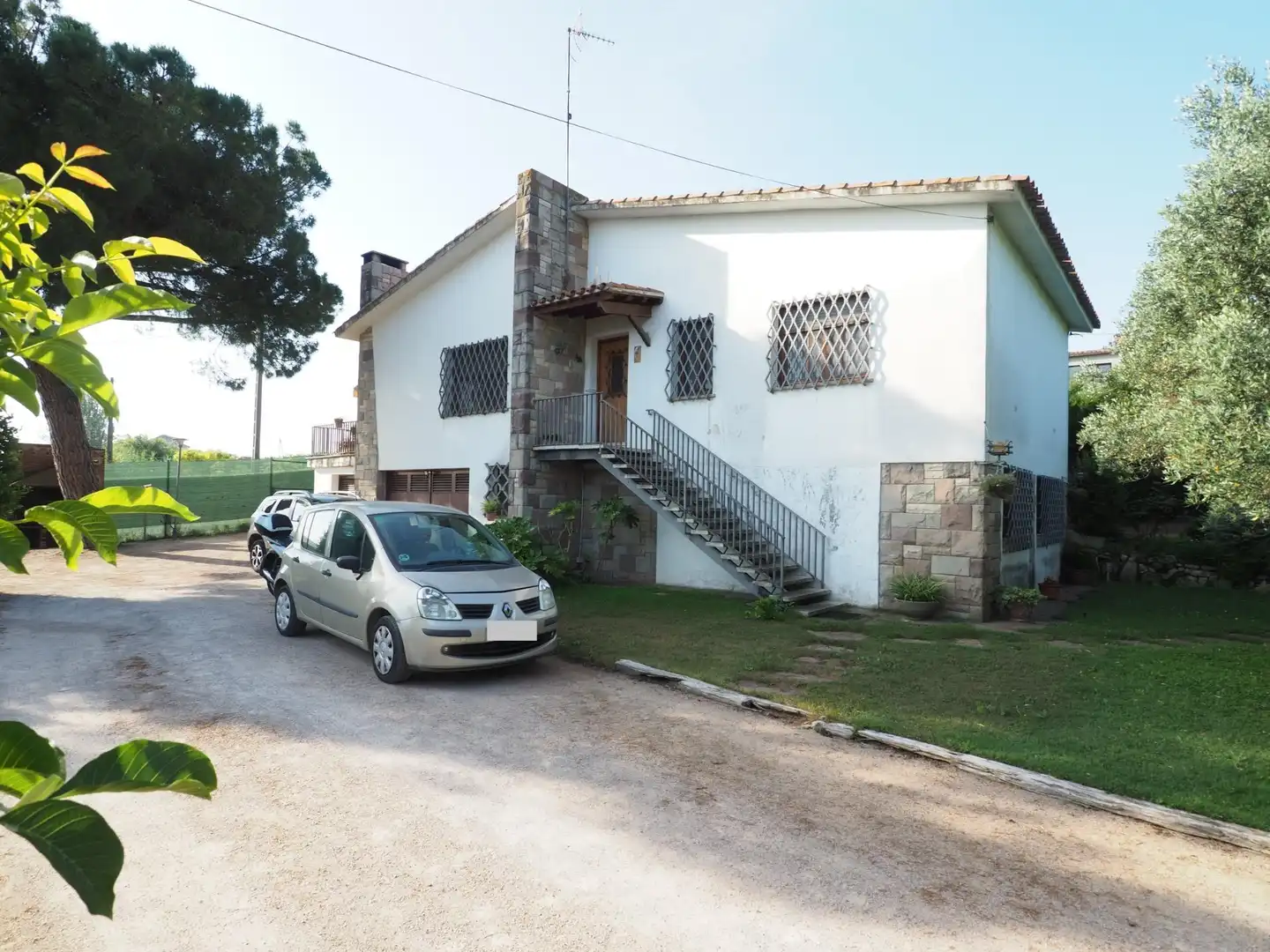 Vista exterior de Casa o xalet en venda en Canovelles amb Calefacció, Terrassa i Traster