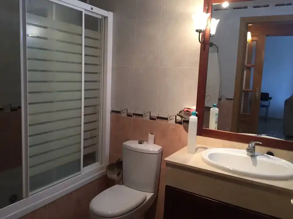 Badezimmer von Wohnung zur Miete in Salobreña mit Möbliert