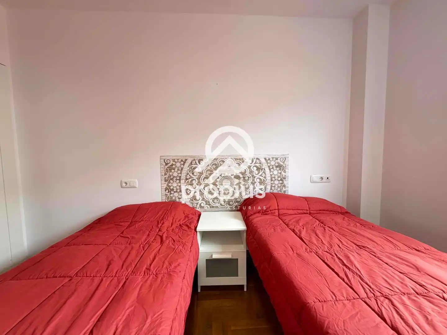 Habitación de Piso en venta en Soto del Barco con Calefacción, Trastero y Amueblado