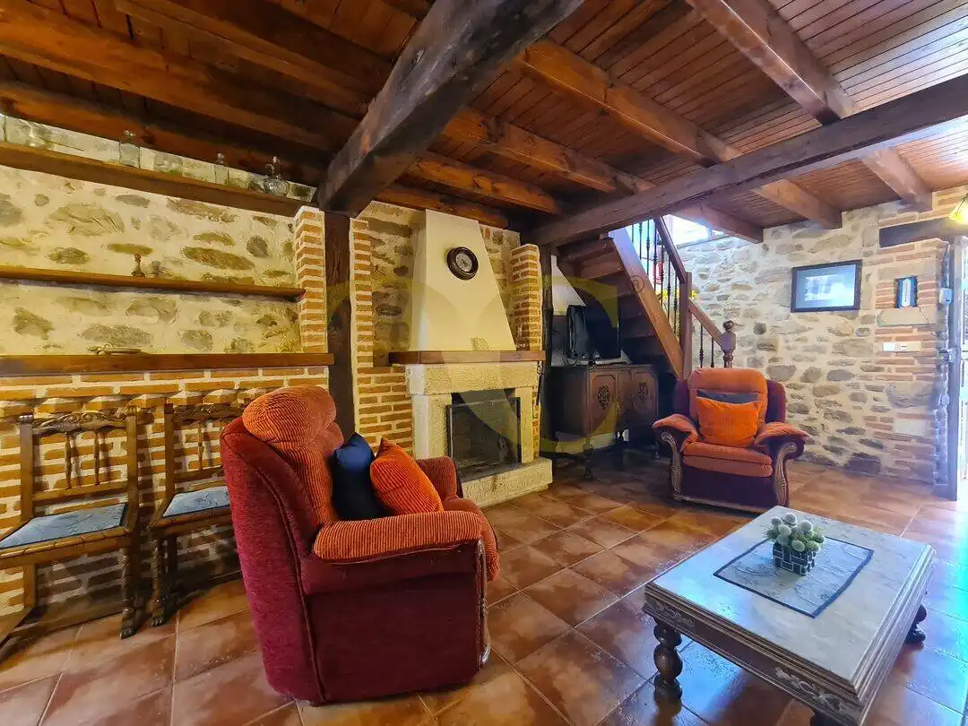 Sala d'estar de Casa o xalet en venda en Peñamellera Alta amb Calefacció, Jardí privat i Terrassa