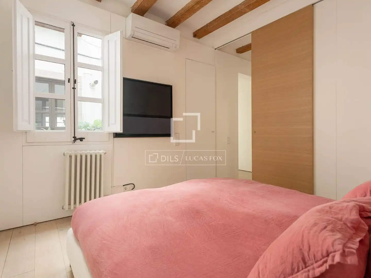 Bedroom of Flat for sale in Ciutat Vella