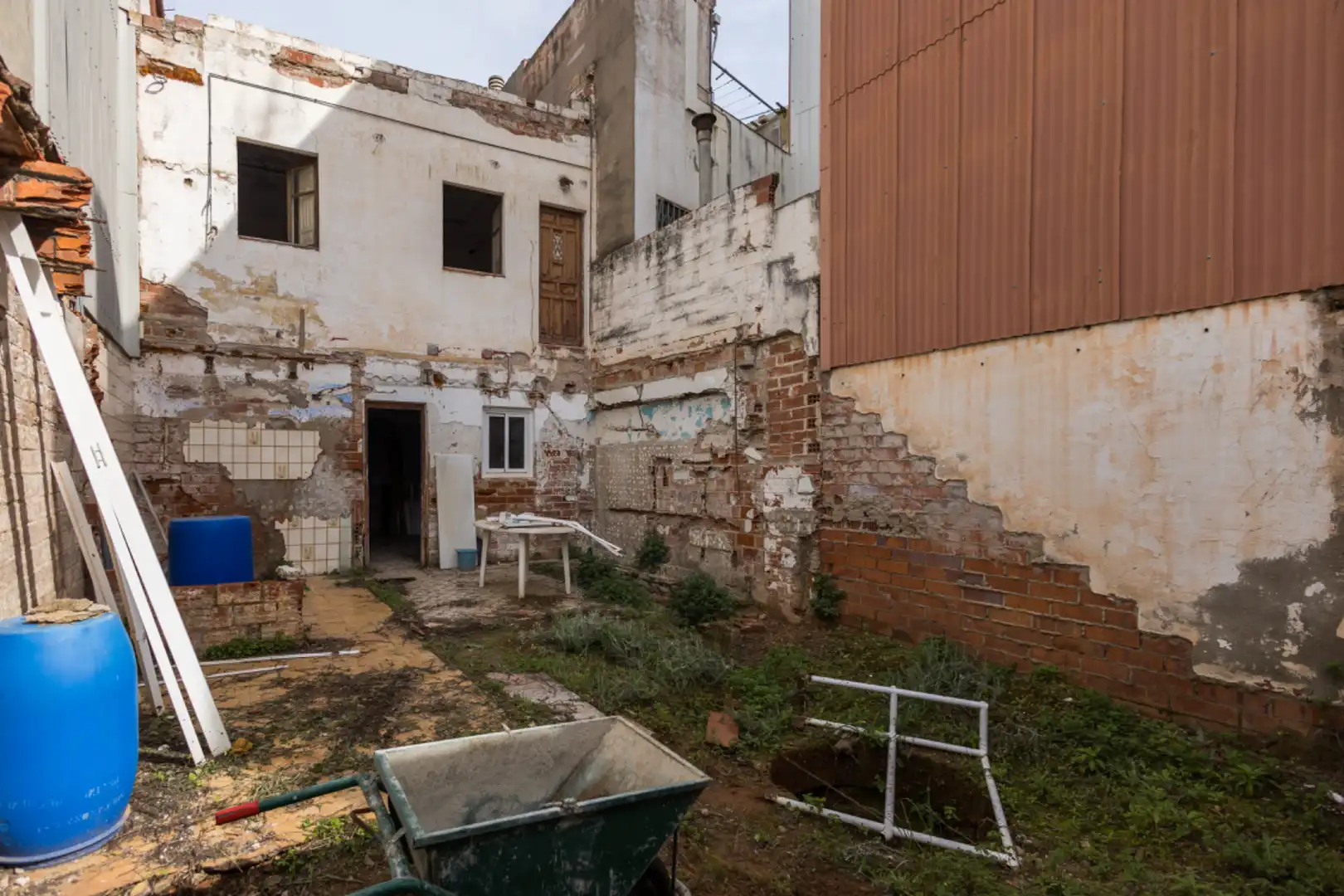 Vista exterior de Casa adosada en venta en Gavà con Jardín privado y Piscina