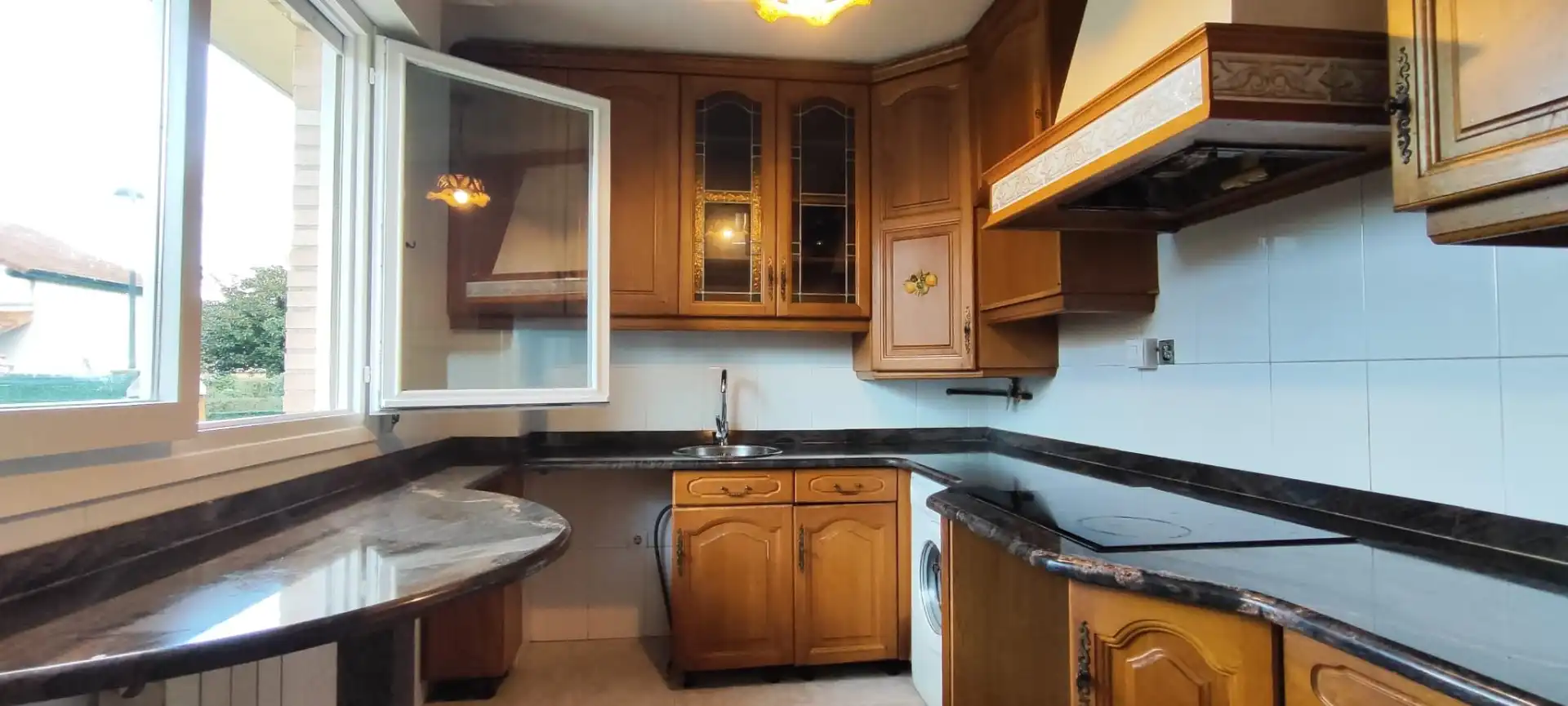 Küche von Haus oder Chalet zum Verkauf in Torrelavega  mit Heizung, Privatgarten und Terrasse