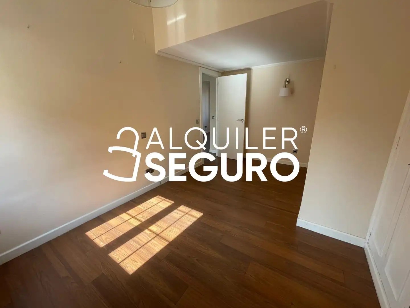 Bedroom of Flat for rent in Madrid  with Air Conditioner, Heating and Furnished