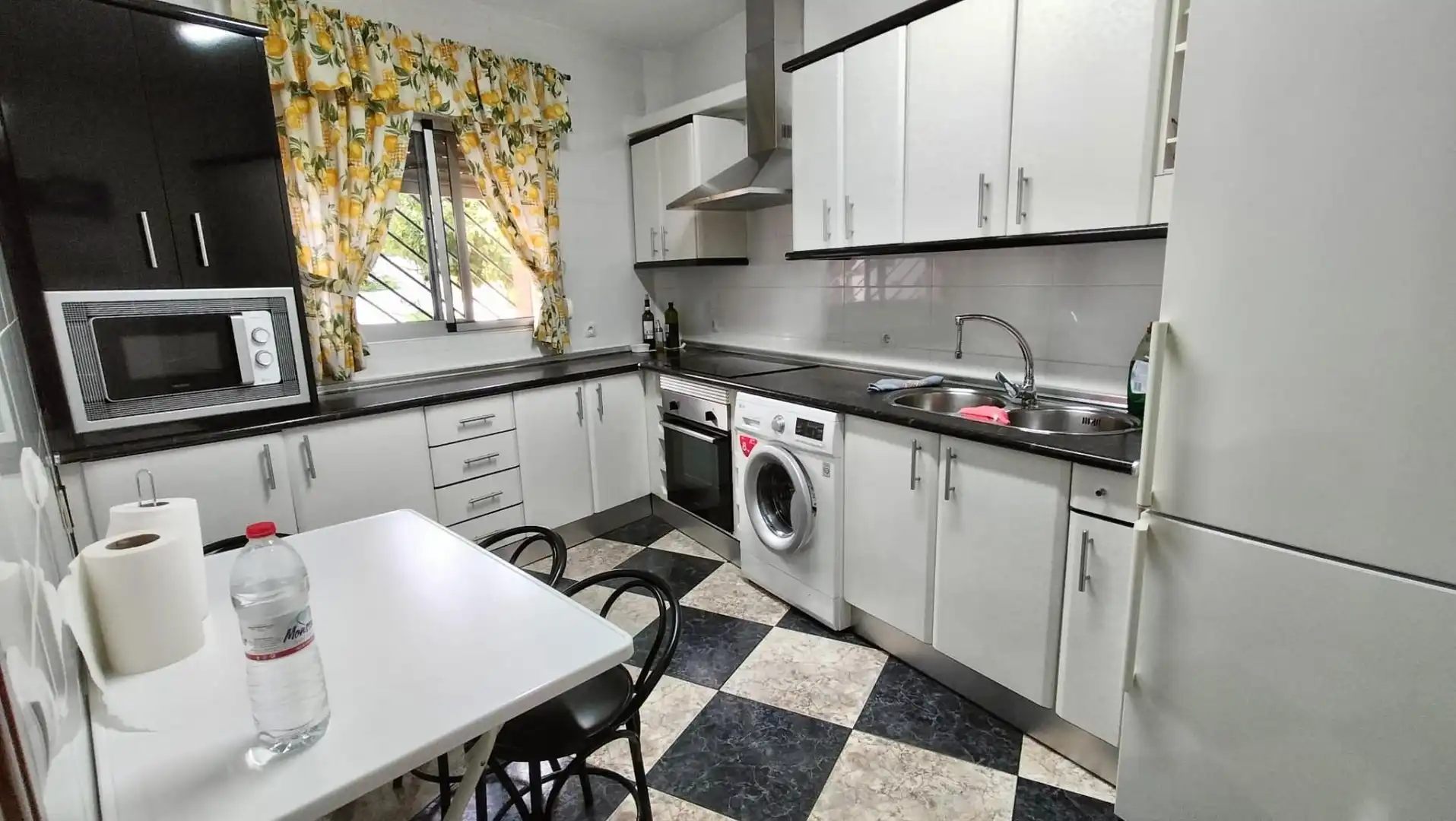 Cocina de Piso para compartir en Málaga con Aire acondicionado, Calefacción y Terraza