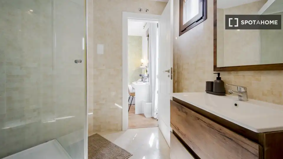Baño de Piso de alquiler en Madrid con Aire acondicionado, Calefacción y Amueblado