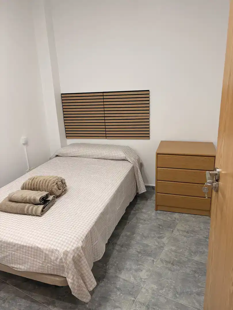 Schlafzimmer von Erdgeschoss zur Miete in Silla mit Klimaanlage, Abstellraum und Möbliert