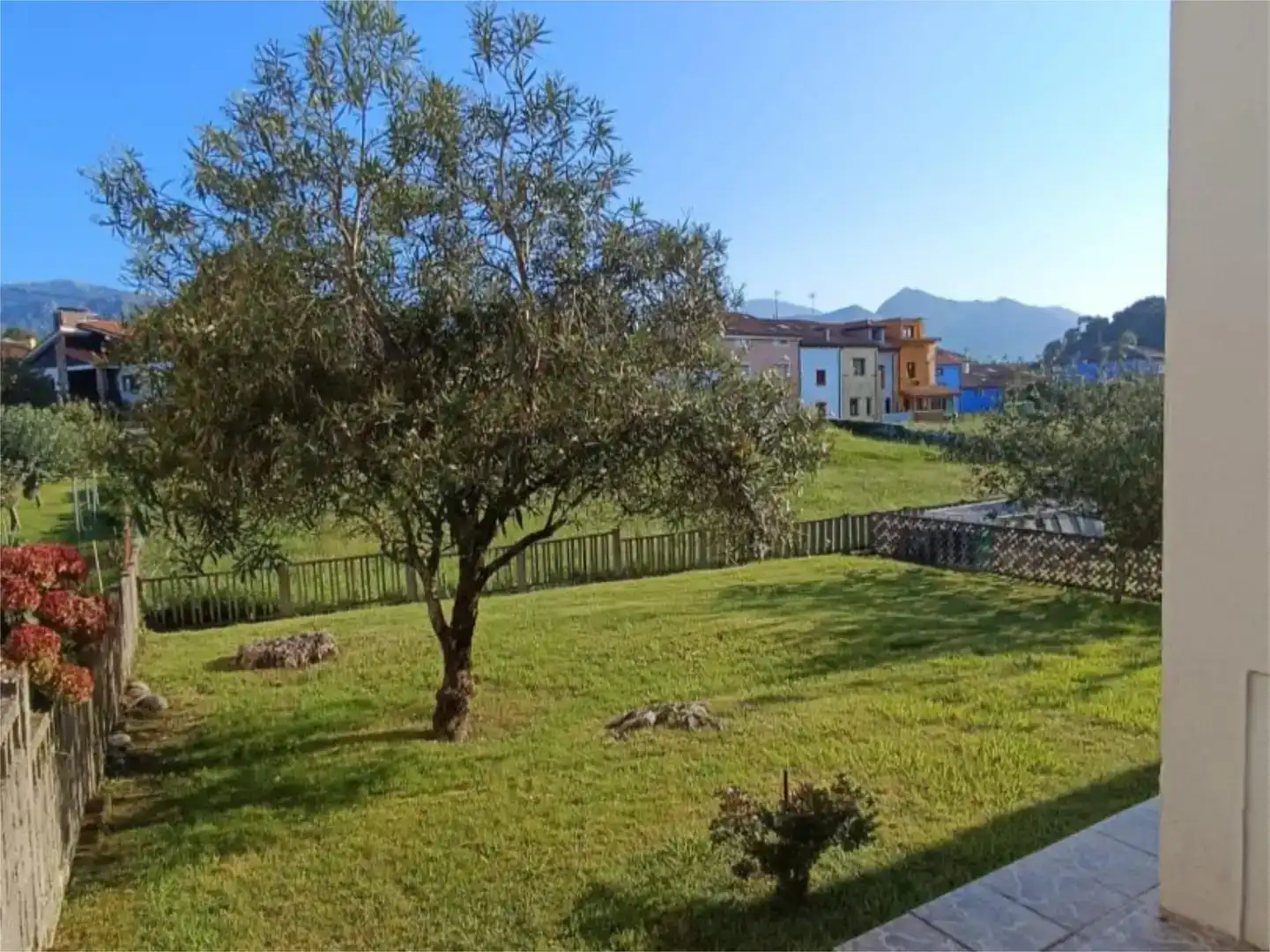 Casa adosada en venda en Llanes amb Jardí privat