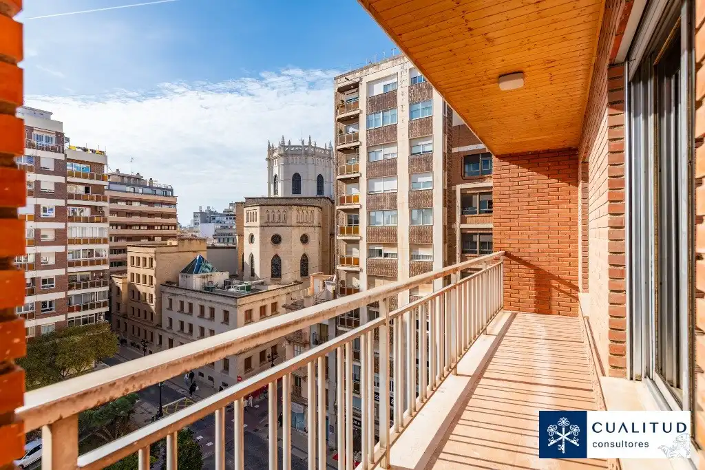 Terraza de Piso en venta en Castellón de la Plana / Castelló de la Plana con Balcón