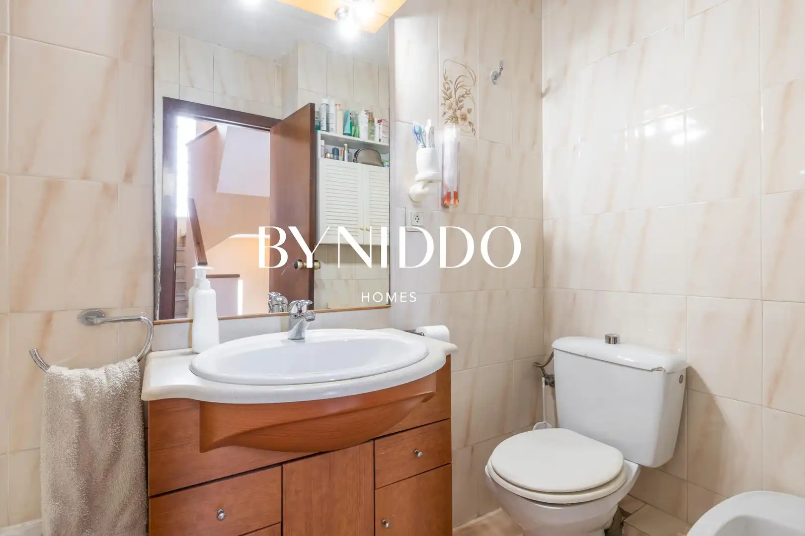 Baño de Casa adosada en venta en Sant Cugat del Vallès con Aire acondicionado, Calefacción y Jardín privado