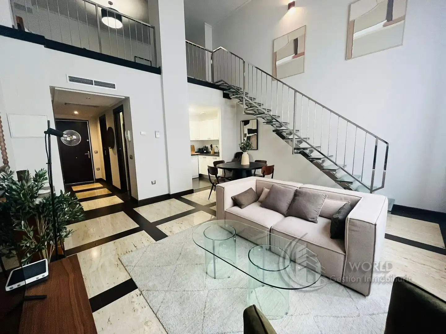 Sala de estar de Dúplex de alquiler en Madrid con Aire acondicionado, Calefacción y Amueblado