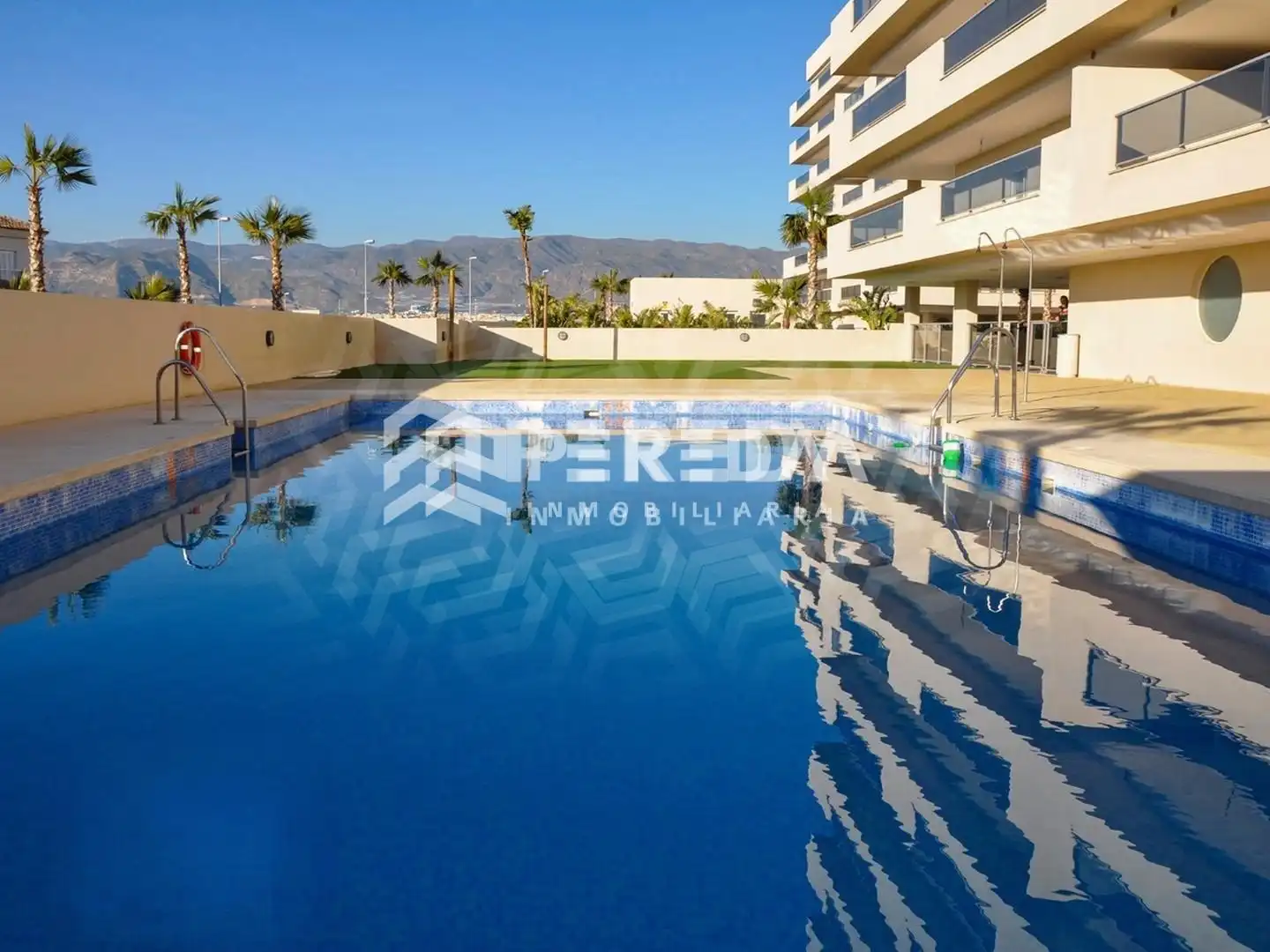 Schwimmbecken von Dachboden zum Verkauf in Roquetas de Mar mit Terrasse und Gemeinschaftspool