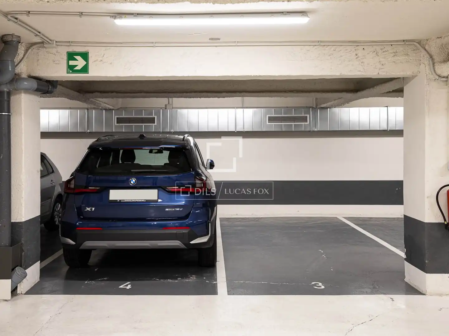 Parkplatz von Dachboden zum Verkauf in Barcelona mit Klimaanlage, Heizung und Terrasse