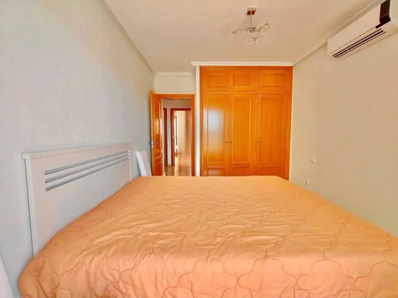 Habitación de Ático de alquiler en Orihuela con Aire acondicionado, Terraza y Amueblado