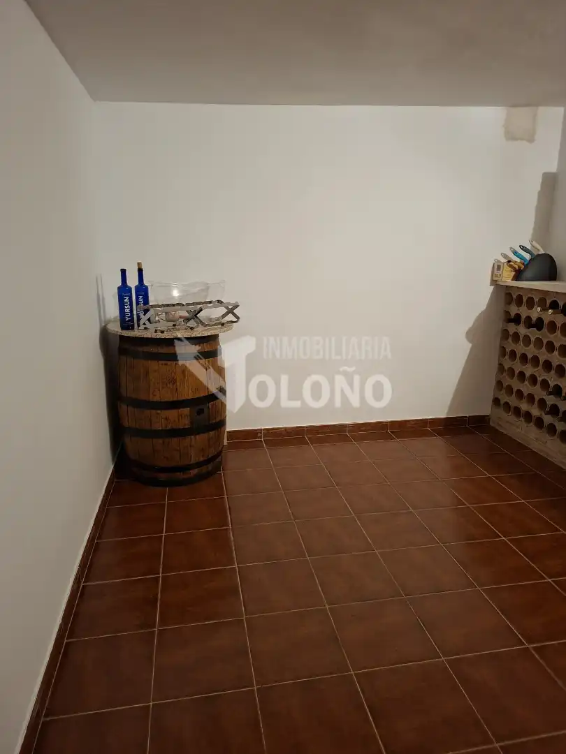 Houses for sale in Anguciana  with Heating, Private garden and Parquet flooring