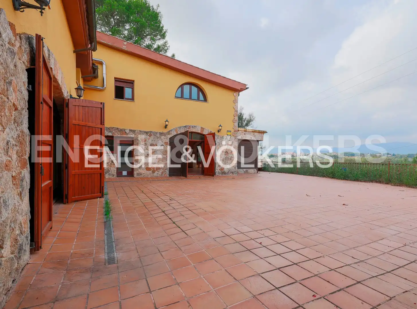 Vista exterior de Casa o chalet en venta en Montcada i Reixac con Calefacción, Jardín privado y Terraza