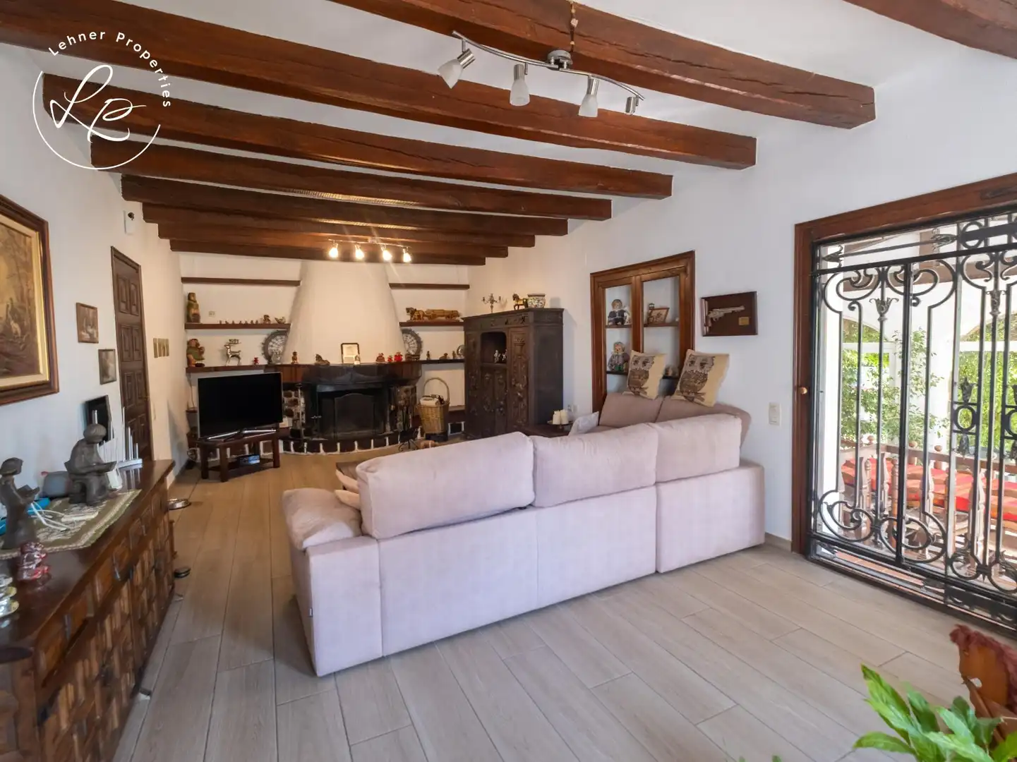 Sala d'estar de Casa o xalet en venda en Pedret i Marzà amb Aire condicionat, Calefacció i Jardí privat