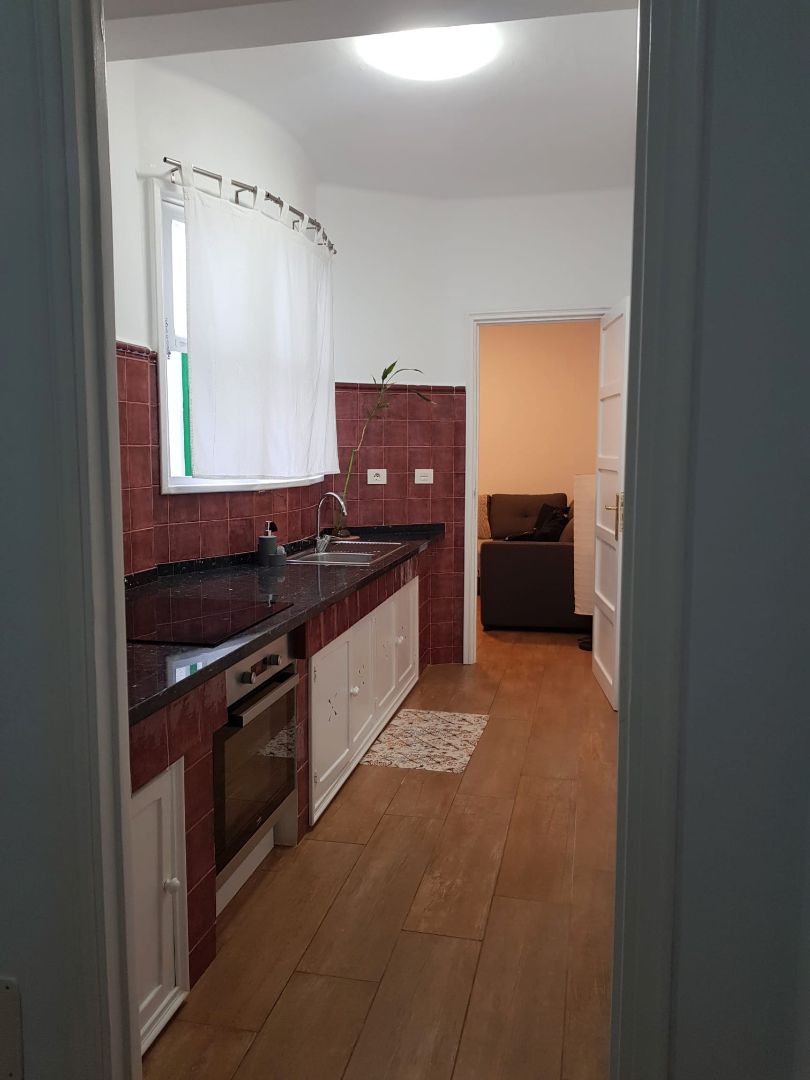 Cuina de Pis de lloguer en  Santa Cruz de Tenerife Capital amb Moblat, Forn i Rentadora
