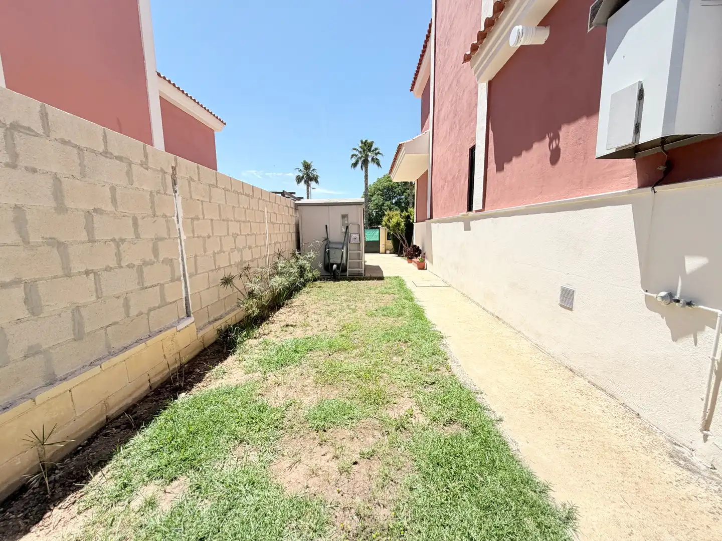 Casa adosada en venta en Calle las Marismas, Salteras