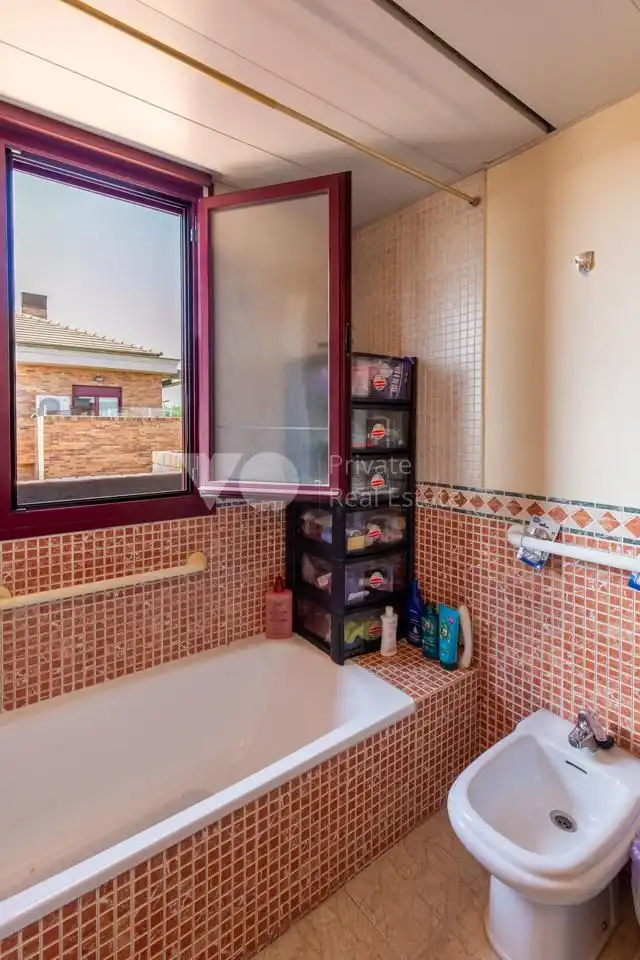 Bathroom of Flat for sale in Majadahonda  with Air Conditioner, Heating and Terrace