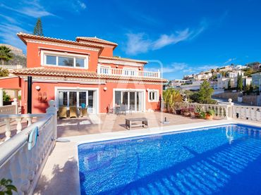 Villa con piscina in vendita a Canuta