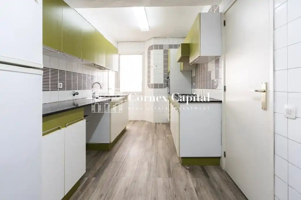 Cocina de Piso en venta en Barcelona con Calefacción y Terraza