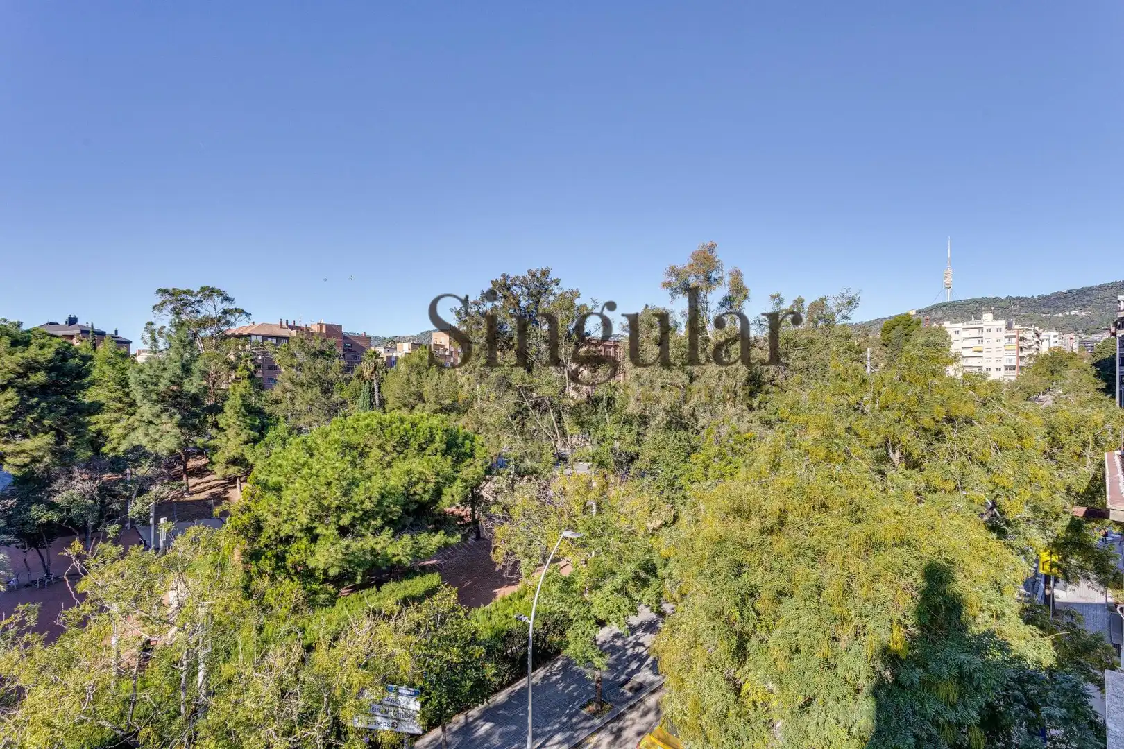 Vista exterior de Edificio en venta en Barcelona