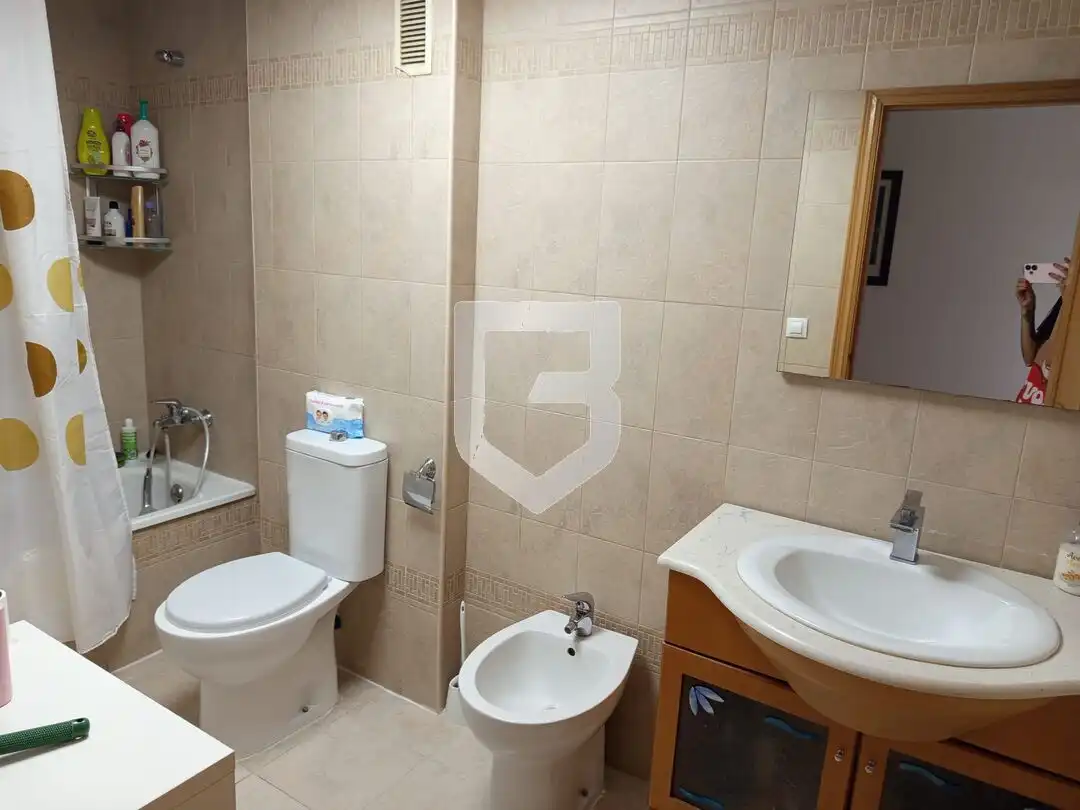 Bany de Pis en venda en Castellón de la Plana / Castelló de la Plana amb Aire condicionat, Terrassa i Moblat
