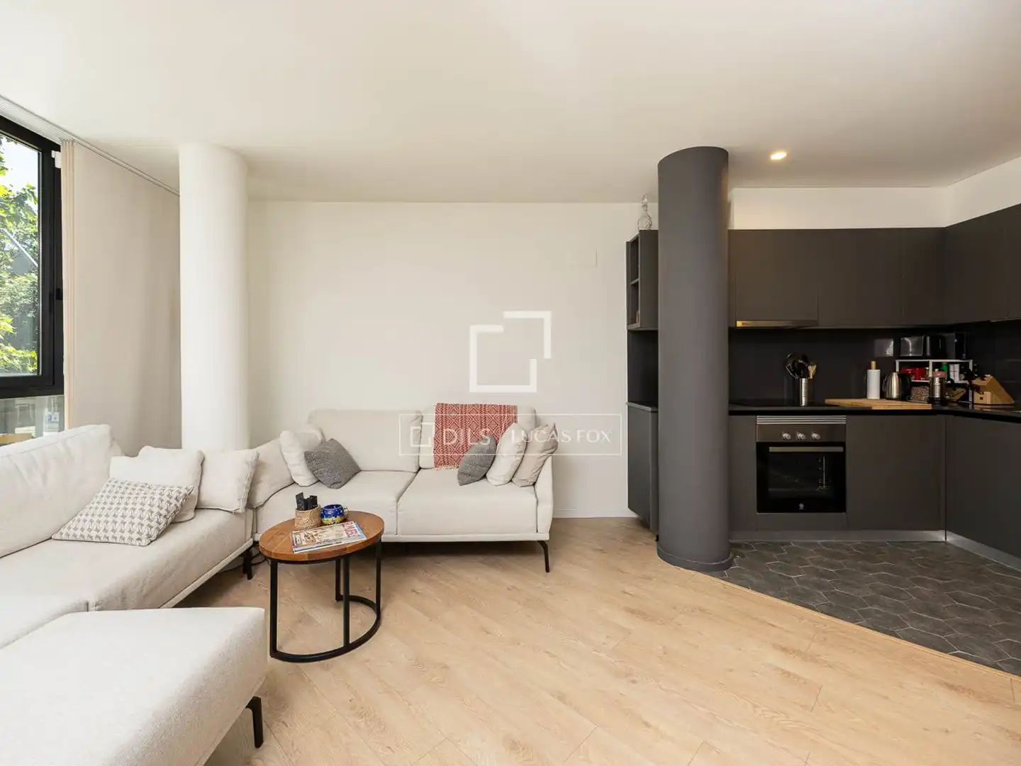 Living room of Flat for sale in Barcelona  with Air Conditioner, Terrace and Furnished