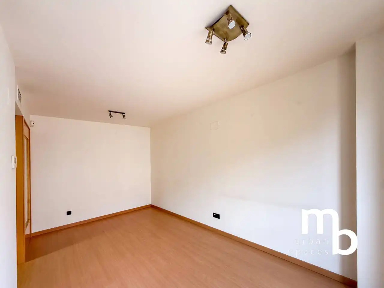 Bedroom of Flat for rent in Madrid  with Air Conditioner, Heating and Swimming Pool