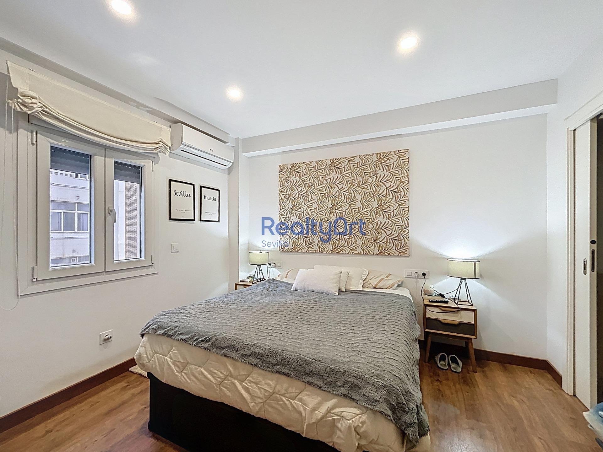Bedroom of Flat for sale in  Sevilla Capital  with Air Conditioner, Heating and Terrace