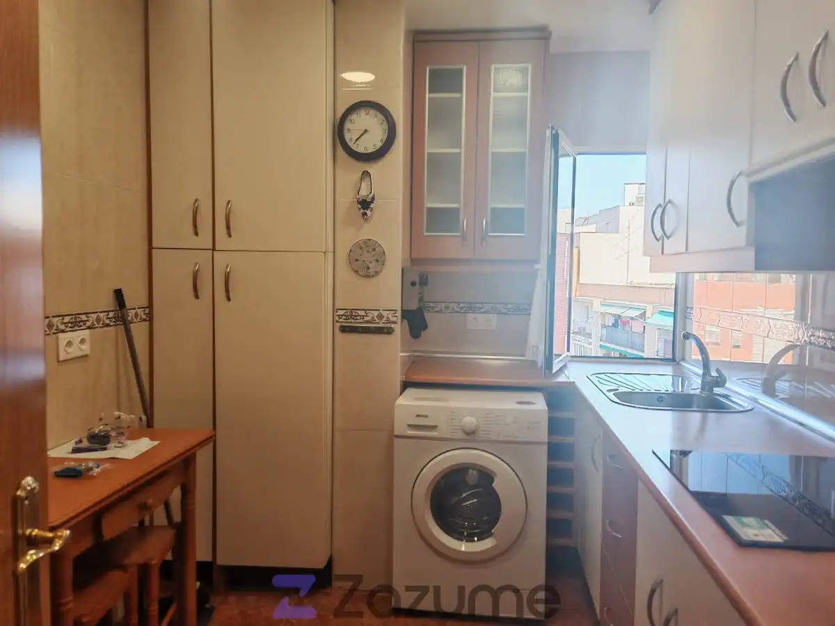 Cuina de Pis de lloguer en Madrid amb Calefacció, Forn i Rentadora
