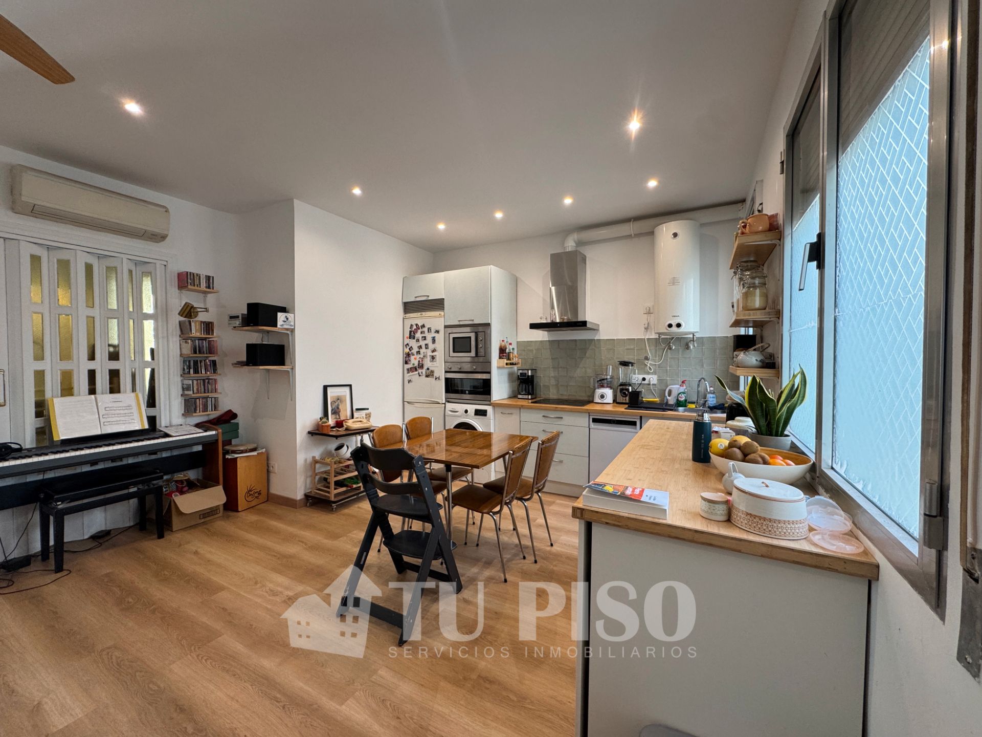 Kitchen of Flat for sale in  Madrid Capital  with Air Conditioner