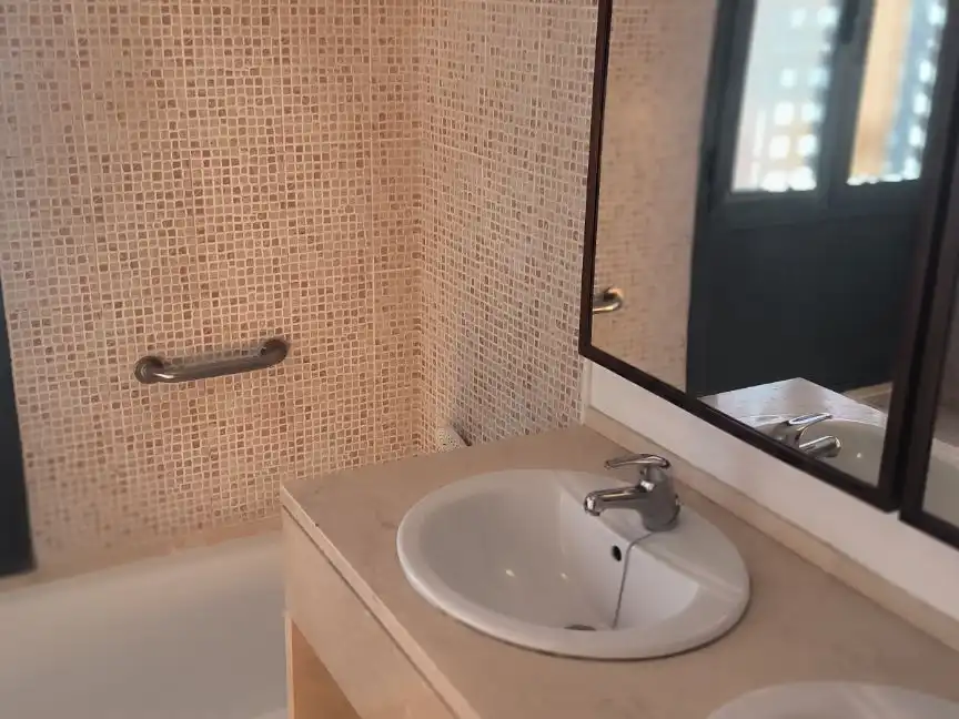 Badezimmer von Wohnung zum Verkauf in Camas mit Klimaanlage