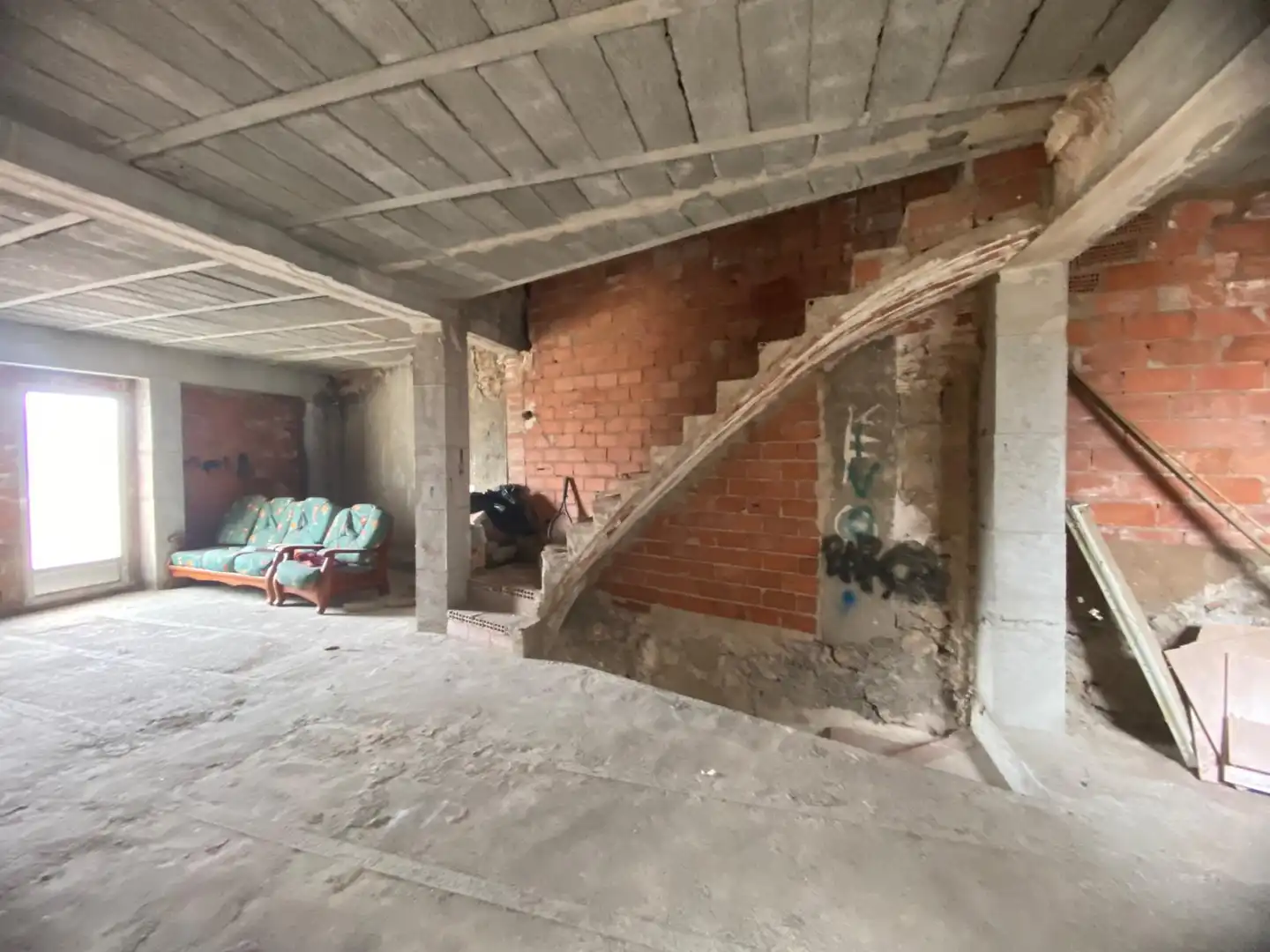 Buildings for sale in Pego
