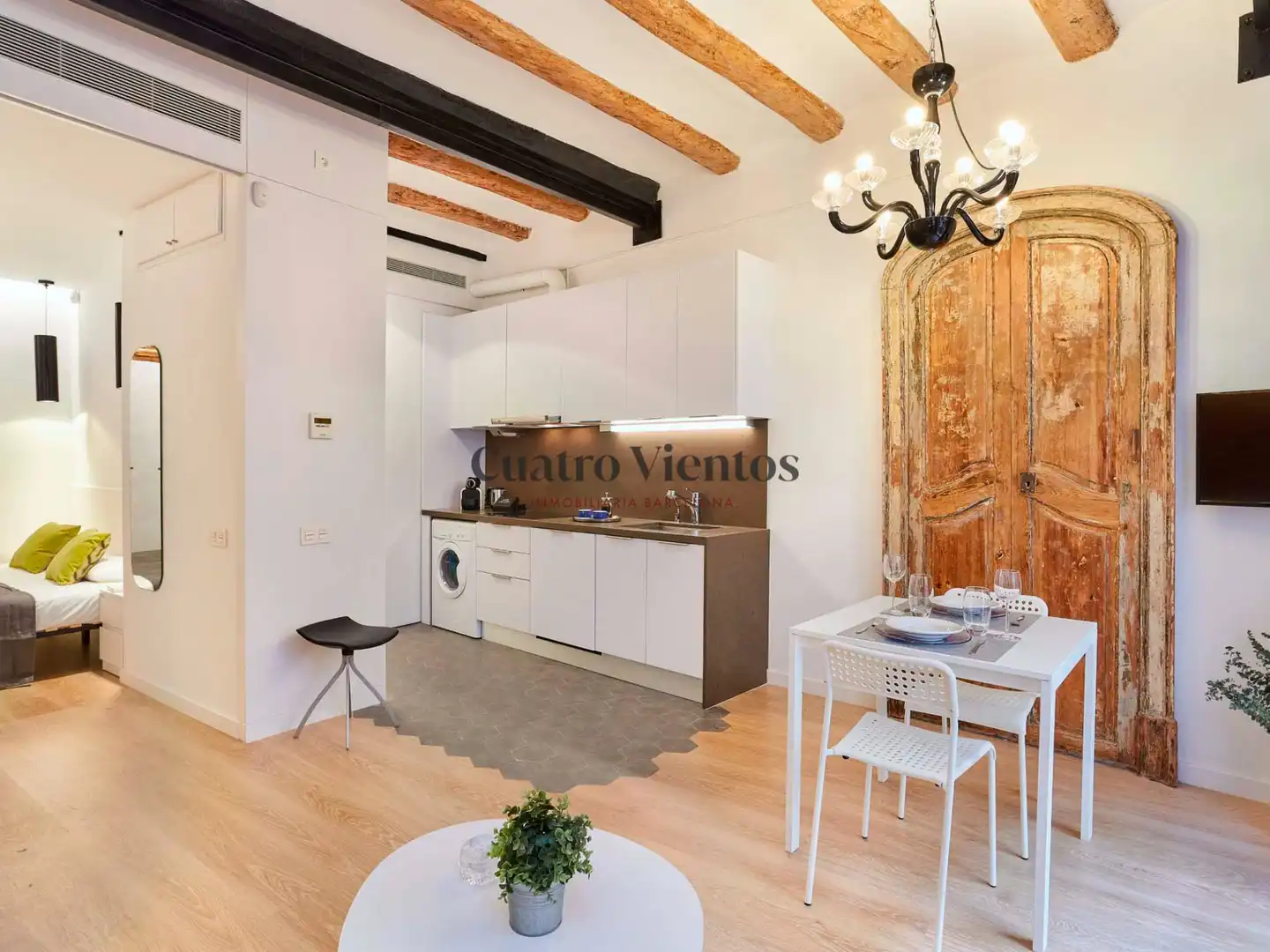Küche von Wohnung zum Verkauf in Barcelona mit Klimaanlage, Heizung und Ofen