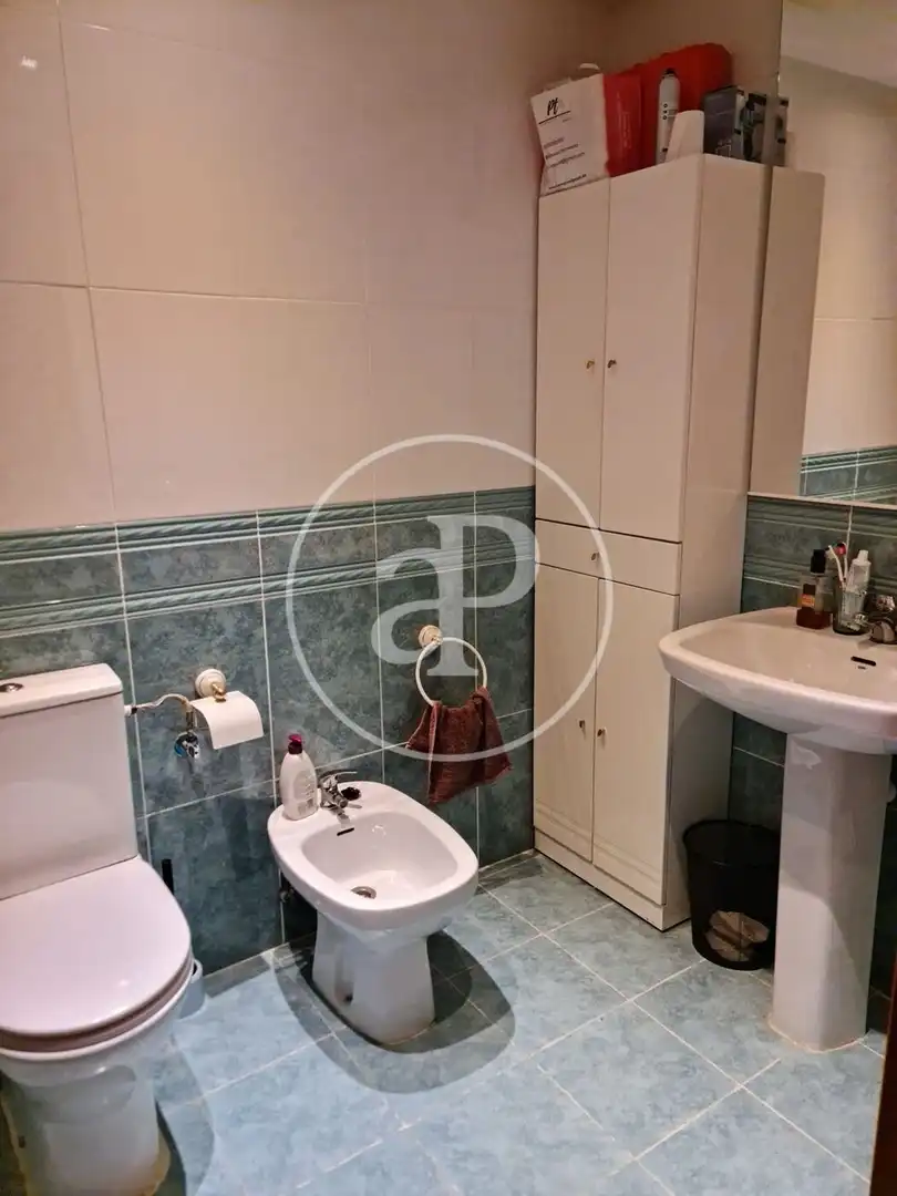 Badezimmer von Wohnung zur Miete in Valencia mit Klimaanlage, Heizung und Privatgarten