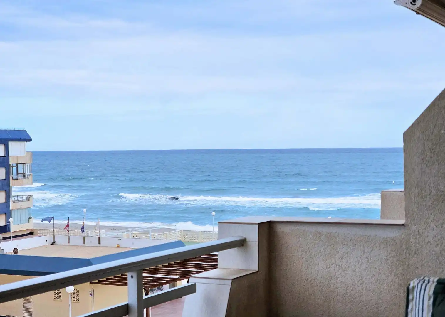 Dormitori de Apartament de lloguer en La Manga del Mar Menor amb Calefacció, Terrassa i Piscina comunitària